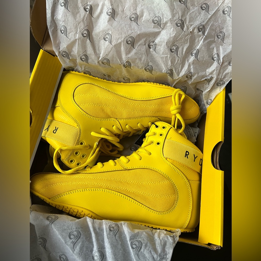 Lifting shoes